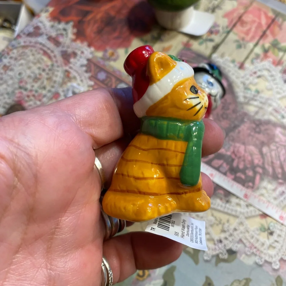 Adorable kitty salt and pepper shakers cat Christmas retro vintage inspired - Picture 5 of 9
